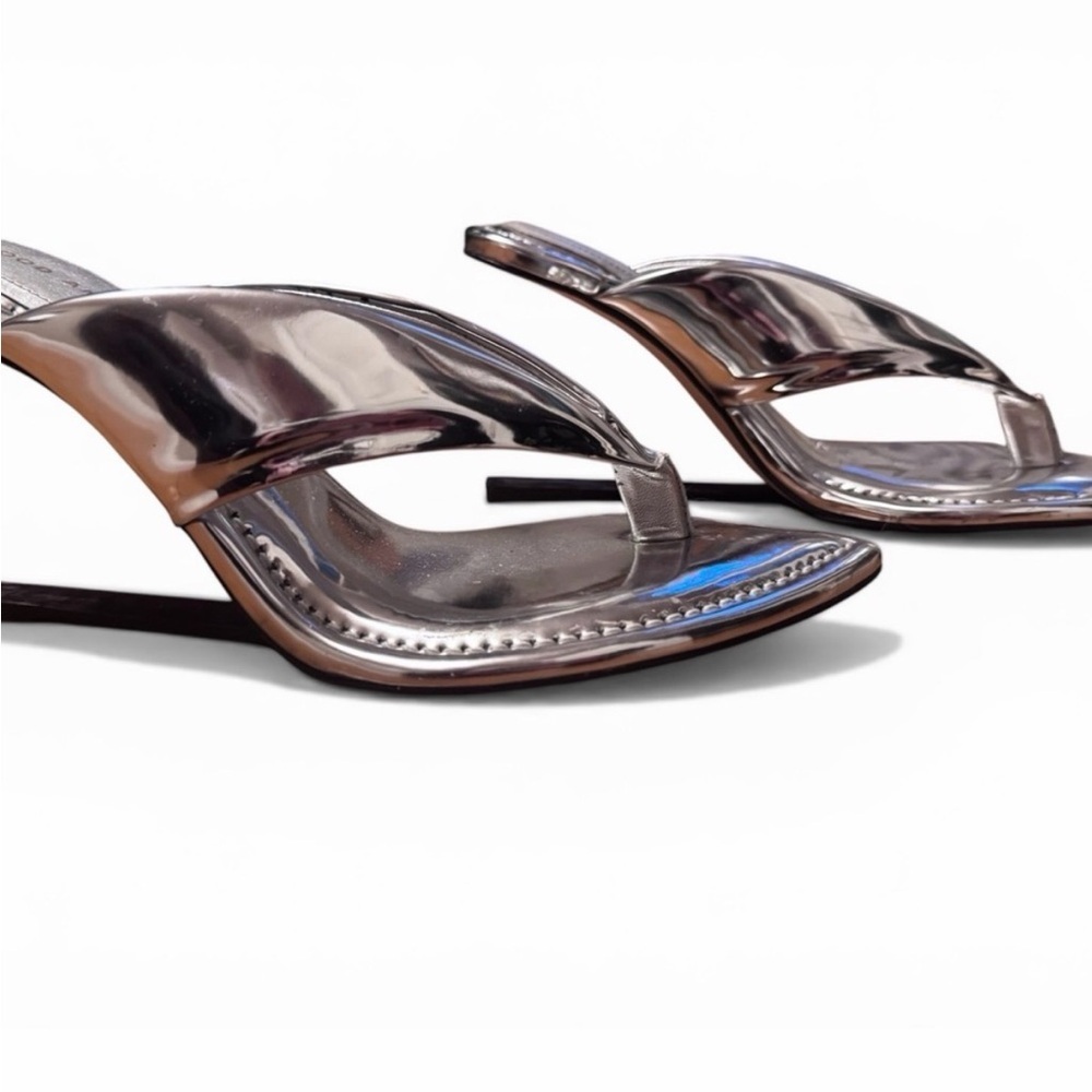 Good American Silver Metallic Pointed Thong Heels - Picture 6 of 13